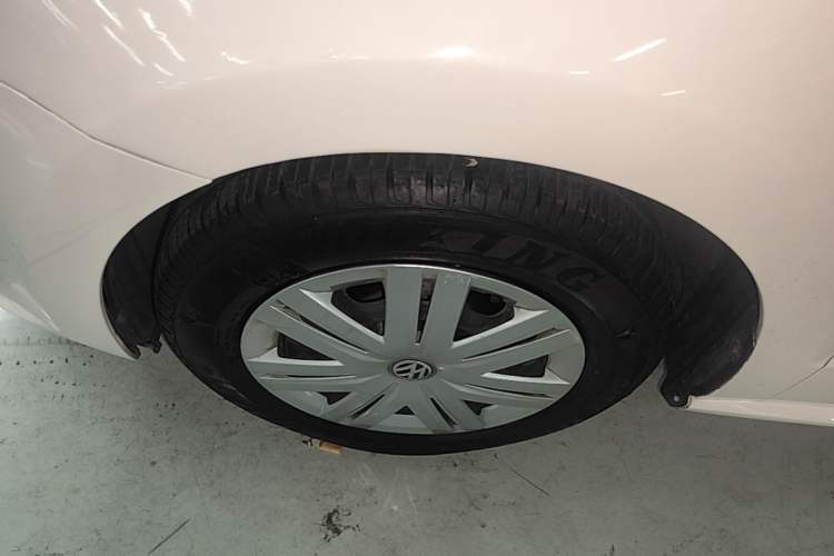 Used Volkswagen Polo 2016 1.4L Automatic Trendy Model Left Front Wheel Hub