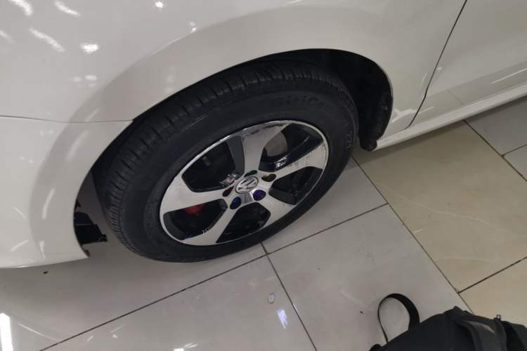 Used Volkswagen Polo 2016 1.4L Automatic Trendy Model Left Front Wheel Hub