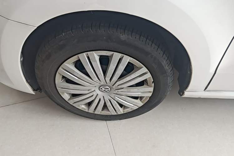 Used Volkswagen Polo 2016 1.6L Automatic Comfort Model Left Front Wheel Hub