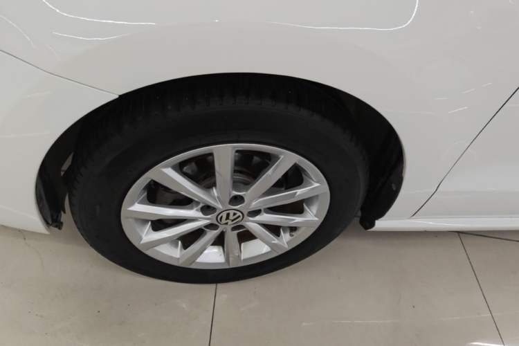 Used Volkswagen Polo 2016 1.6L Automatic Comfort Model Left Front Wheel Hub