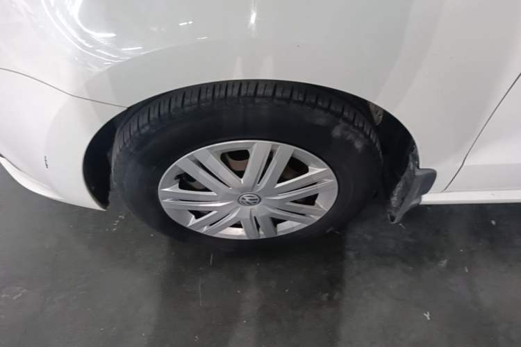 Used Volkswagen Polo 2016 1.4L Manual Fashion Model Left Front Wheel Hub