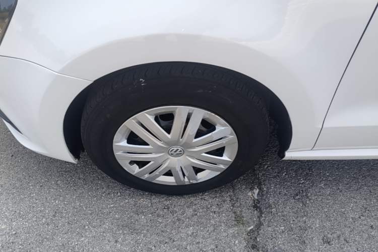 Used Volkswagen Polo 2016 1.4L Automatic Trendy Model Left Front Wheel Hub
