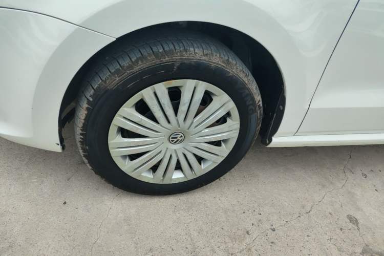 Used Volkswagen Polo 2016 1.6L Automatic Comfort Model Left Front Wheel Hub