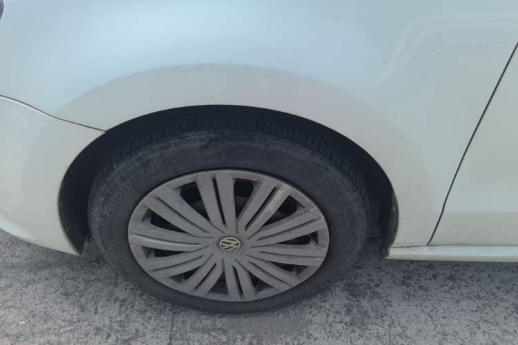 Used Volkswagen Polo 2016 1.6L Automatic Comfort Model Left Front Wheel Hub