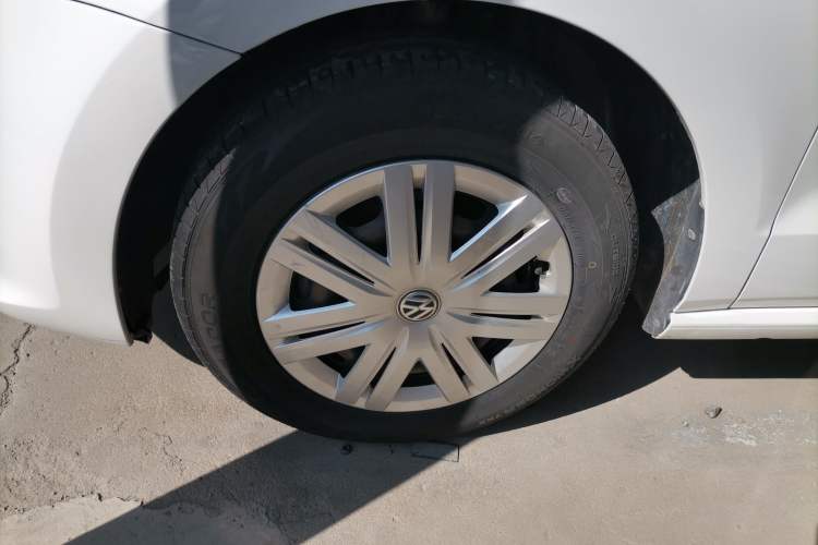 Used Volkswagen Polo 2016 1.4L Manual Fashion Model Left Front Wheel Hub