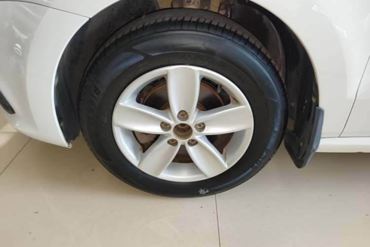 Used Volkswagen Polo 2016 1.4L Automatic Trendy Model Left Front Wheel Hub