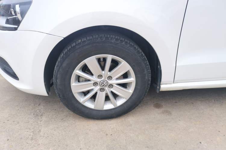 Used Volkswagen Polo 2016 1.4L Automatic Trendy Model Left Front Wheel Hub