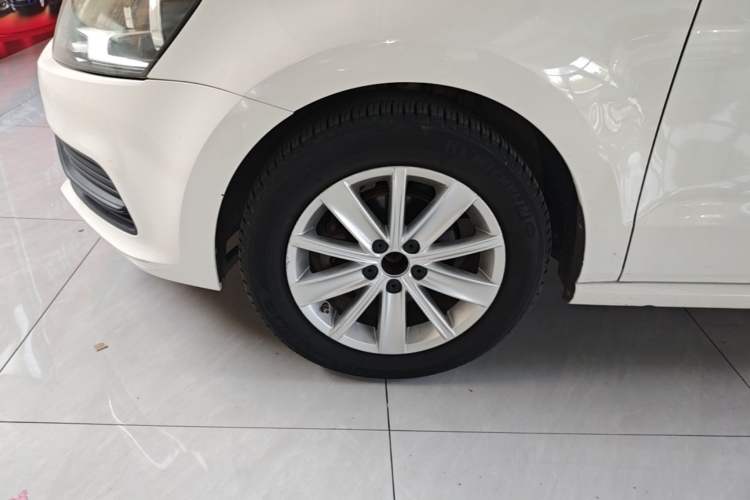 Used Volkswagen Polo 2016 1.4L Automatic Trendy Model Left Front Wheel Hub