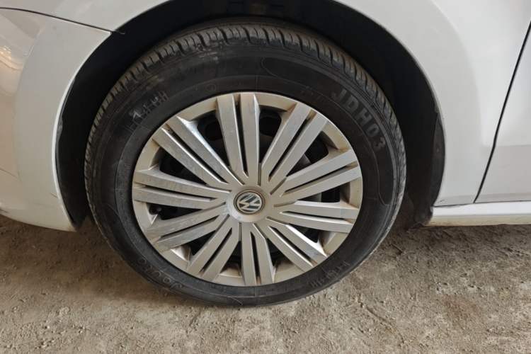 Used Volkswagen Polo 2016 1.6L Automatic Comfort Model Left Front Wheel Hub