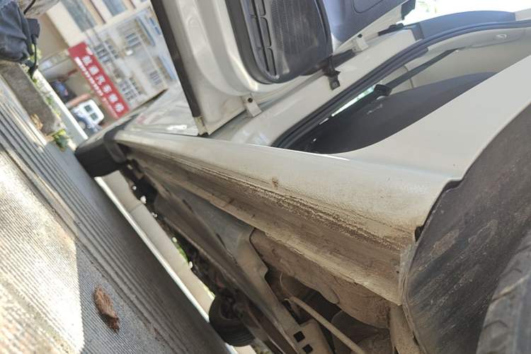Used Volkswagen Polo 2016 1.4L Manual Fashion Model Left Side Sill