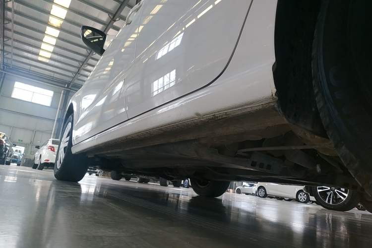 Used Volkswagen Polo 2016 1.4L Manual Fashion Model Left Side Sill