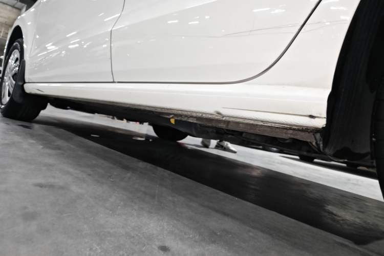 Used Volkswagen Polo 2016 1.4L Manual Fashion Model Left Side Sill