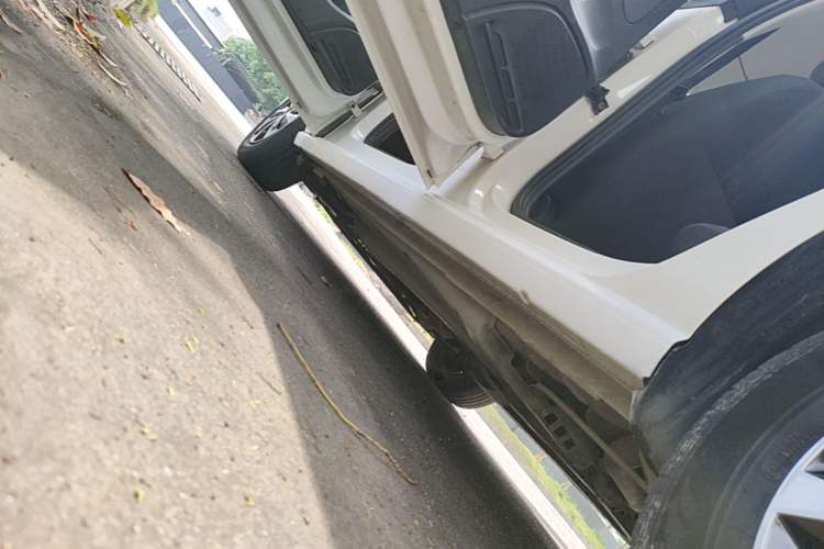 Used Volkswagen Polo 2016 1.4L Manual Fashion Model Left Side Sill