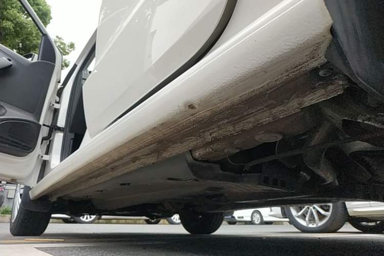 Used Volkswagen Polo 2016 1.6L Automatic Comfort Model Left Side Sill