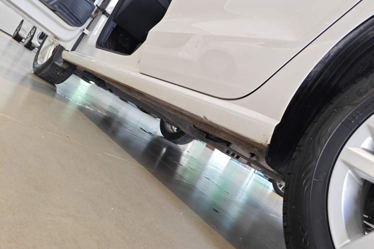 Used Volkswagen Polo 2016 1.6L Automatic Comfort Model Left Side Sill
