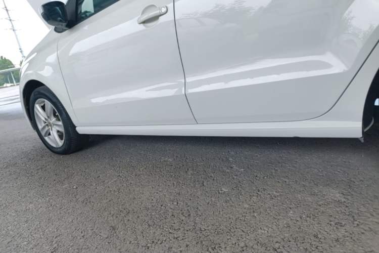 Used Volkswagen Polo 2016 1.4L Manual Fashion Model Left Side Sill