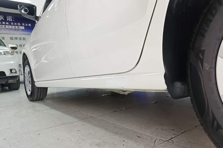 Used Volkswagen Polo 2016 1.4L Manual Fashion Model Left Side Sill