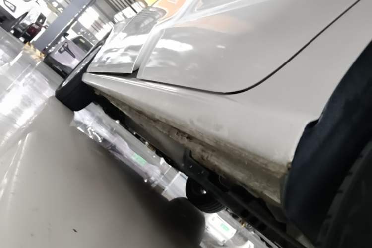 Used Volkswagen Polo 2016 1.6L Automatic Luxury Model Left Side Sill