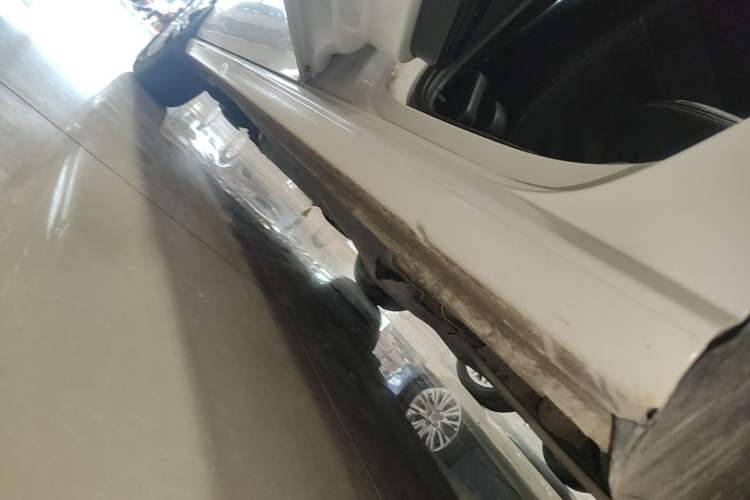 Used Volkswagen Polo 2016 1.4L Manual Fashion Model Left Side Sill