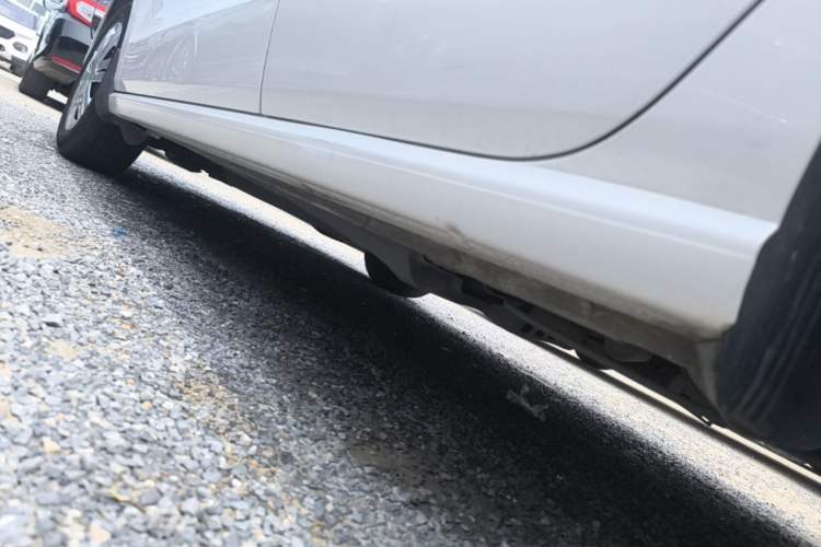 Used Volkswagen Polo 2016 1.4L Manual Fashion Model Left Side Sill