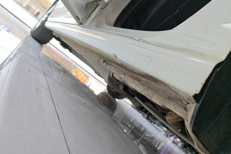 Used Volkswagen Polo 2016 1.4L Automatic Trendy Model Left Side Sill