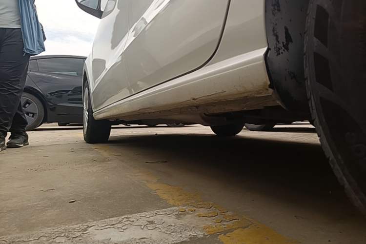 Used Volkswagen Polo 2016 1.6L Automatic Comfort Model Left Side Sill
