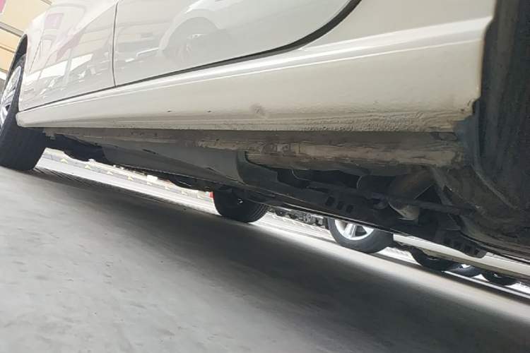 Used Volkswagen Polo 2016 1.6L Automatic Comfort Model Left Side Sill
