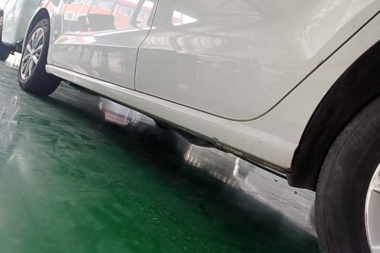 Used Volkswagen Polo 2016 1.6L Automatic Luxury Model Left Side Sill