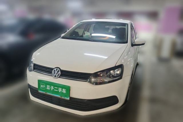 Ojetý Volkswagen Polo 2016 1.4L Automatic Trendy Model