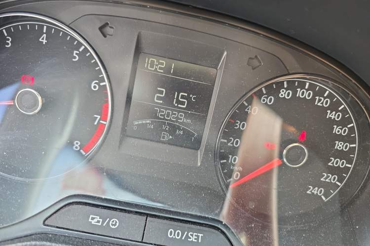 Used Volkswagen Polo 2016 1.4L Manual Fashion Model Odometer Close Up