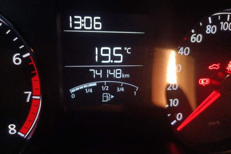 Used Volkswagen Polo 2016 1.4L Manual Fashion Model Odometer Close Up