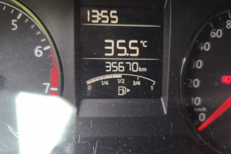 Used Volkswagen Polo 2016 1.4L Manual Fashion Model Odometer Close Up