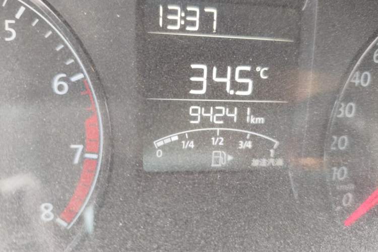 Used Volkswagen Polo 2016 1.4L Manual Fashion Model Odometer Close Up