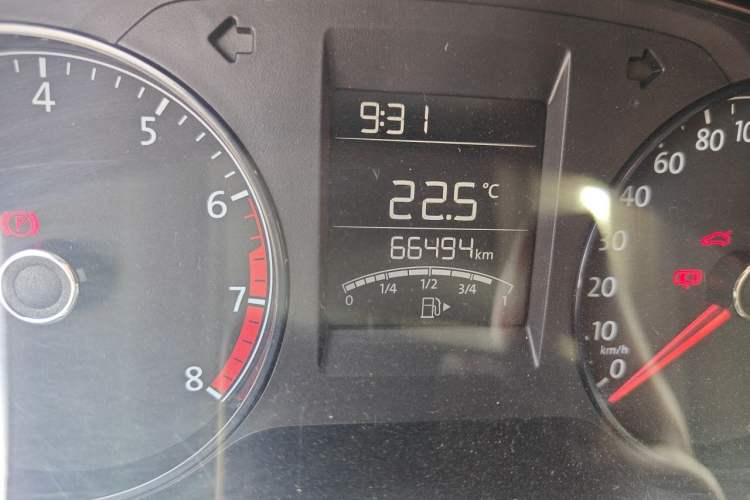 Used Volkswagen Polo 2016 1.4L Manual Fashion Model Odometer Close Up