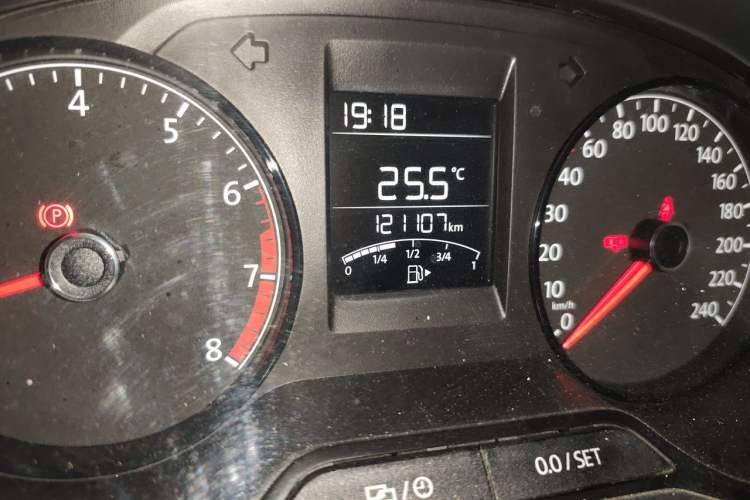Used Volkswagen Polo 2016 1.4L Manual Fashion Model Odometer Close Up