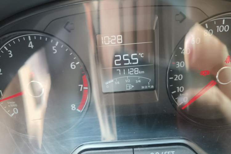 Used Volkswagen Polo 2016 1.4L Manual Fashion Model Odometer Close Up
