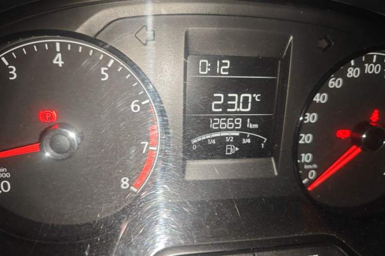 Used Volkswagen Polo 2016 1.4L Manual Fashion Model Odometer Close Up