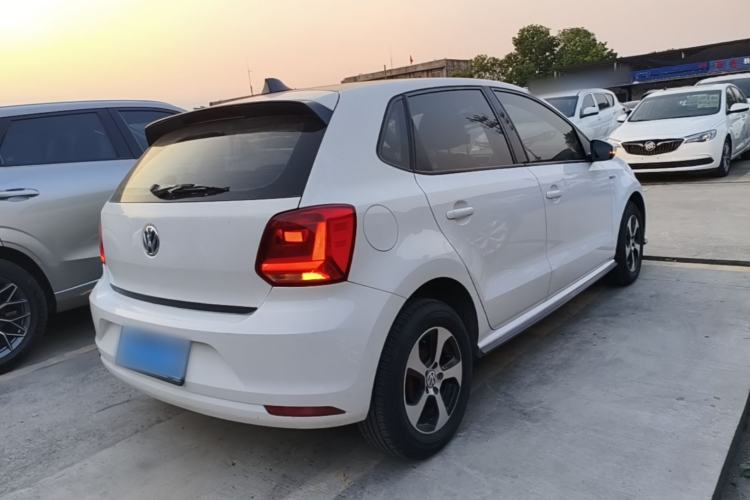 Used Volkswagen Polo 2016 1.4L Manual Fashion Model Rear Right 45 Deg