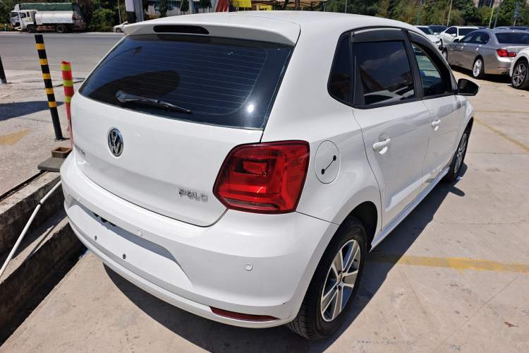 Used Volkswagen Polo 2016 1.4L Manual Fashion Model Rear Right 45 Deg