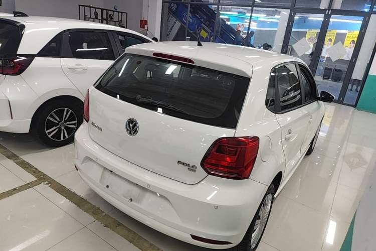 Used Volkswagen Polo 2016 1.6L Automatic Comfort Model Rear Right 45 Deg