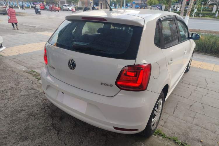 Used Volkswagen Polo 2016 1.4L Manual Fashion Model Rear Right 45 Deg