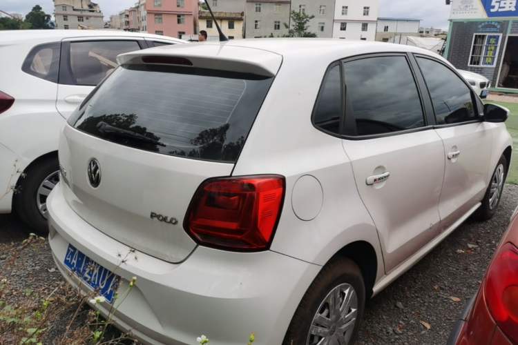 Used Volkswagen Polo 2016 1.4L Manual Fashion Model Rear Right 45 Deg