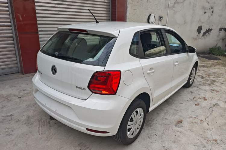 Used Volkswagen Polo 2016 1.4L Manual Fashion Model Rear Right 45 Deg