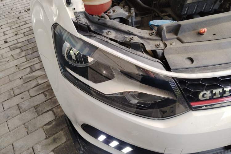 Used Volkswagen Polo 2016 1.4L Manual Fashion Model Right Front Headlight