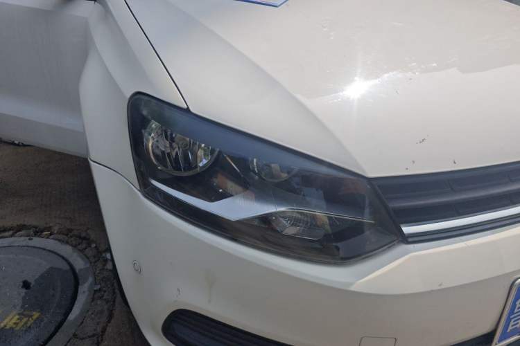 Used Volkswagen Polo 2016 1.4L Manual Fashion Model Right Front Headlight