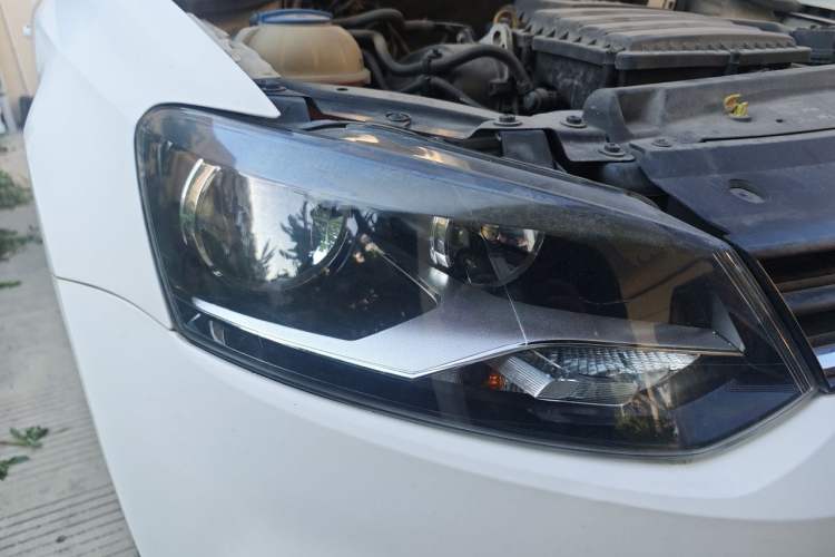 Used Volkswagen Polo 2016 1.4L Automatic Trendy Model Right Front Headlight