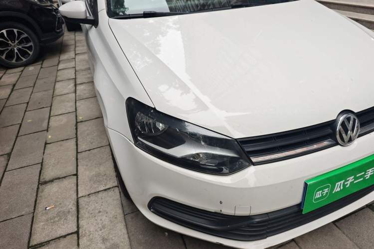 Used Volkswagen Polo 2016 1.4L Automatic Trendy Model Right Front Headlight