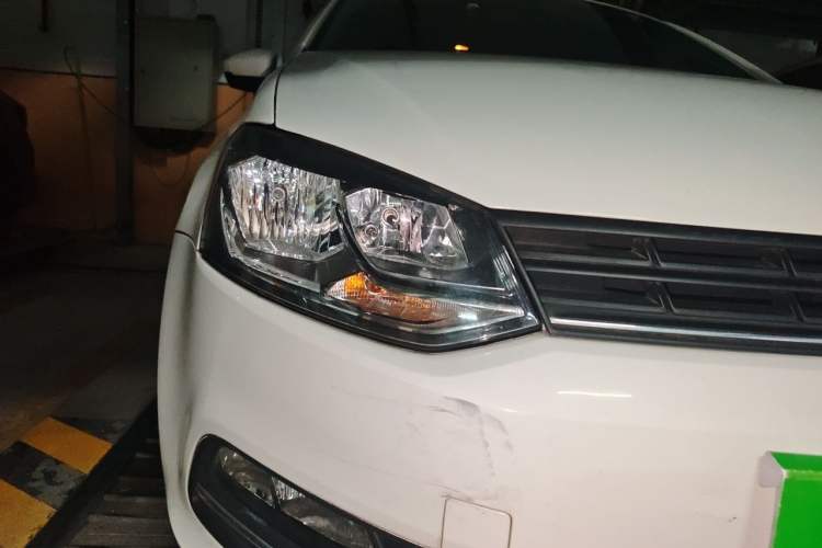 Used Volkswagen Polo 2016 1.6L Automatic Comfort Model Right Front Headlight
