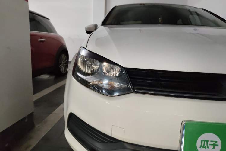 Used Volkswagen Polo 2016 1.4L Manual Fashion Model Right Front Headlight