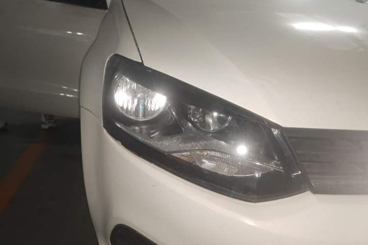 Used Volkswagen Polo 2016 1.4L Manual Fashion Model Right Front Headlight